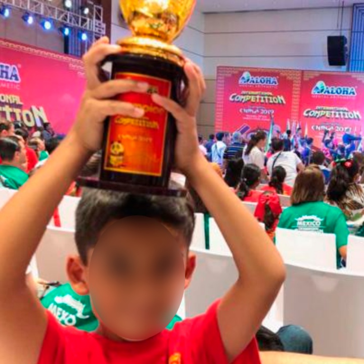 Pequeño genio; niño de ocho años gana Copa Champions en cálculo mental