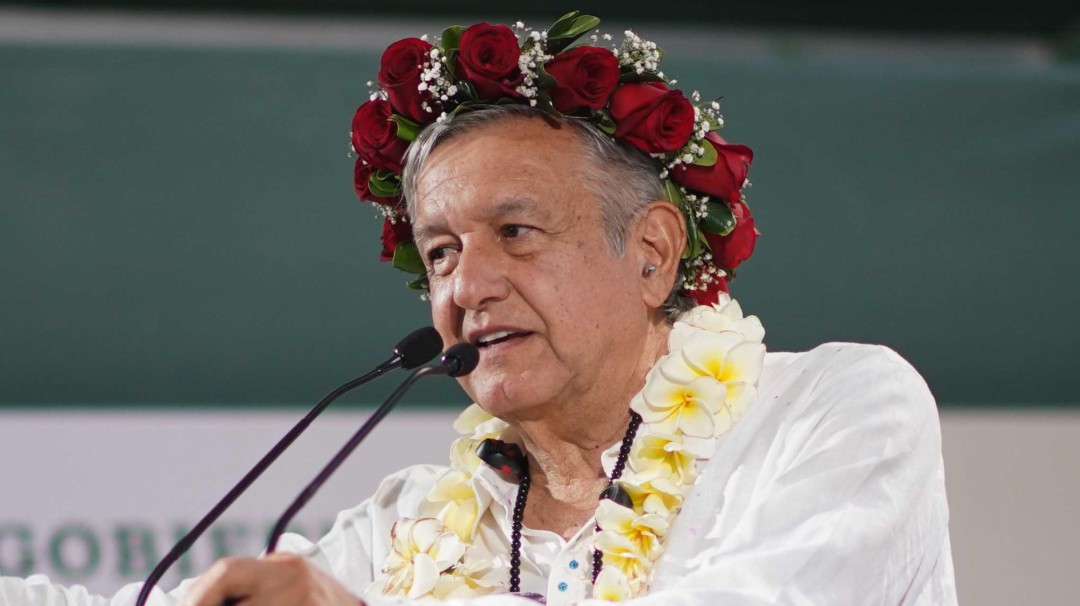 Celebra AMLO contratos para Dos Bocas y resolución para Santa Lucía