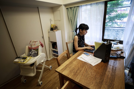 Los trabajadores japoneses pasan más horas en la oficina que los empleados de casi todos los demás países Los trabajadores japoneses pasan más horas en la oficina que los empleados de casi todos los demás países
