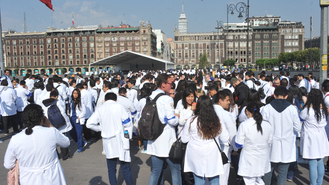 Garantiza Secretaría de Salud becas para pasantes de medicina