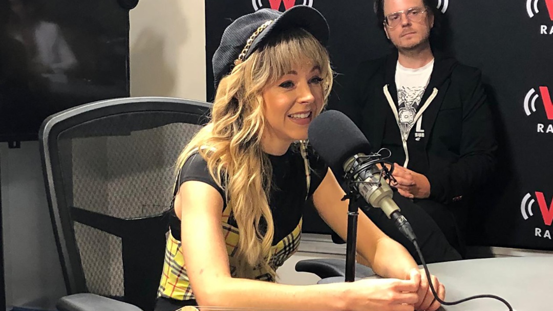 Lindsey Stirling en cabina