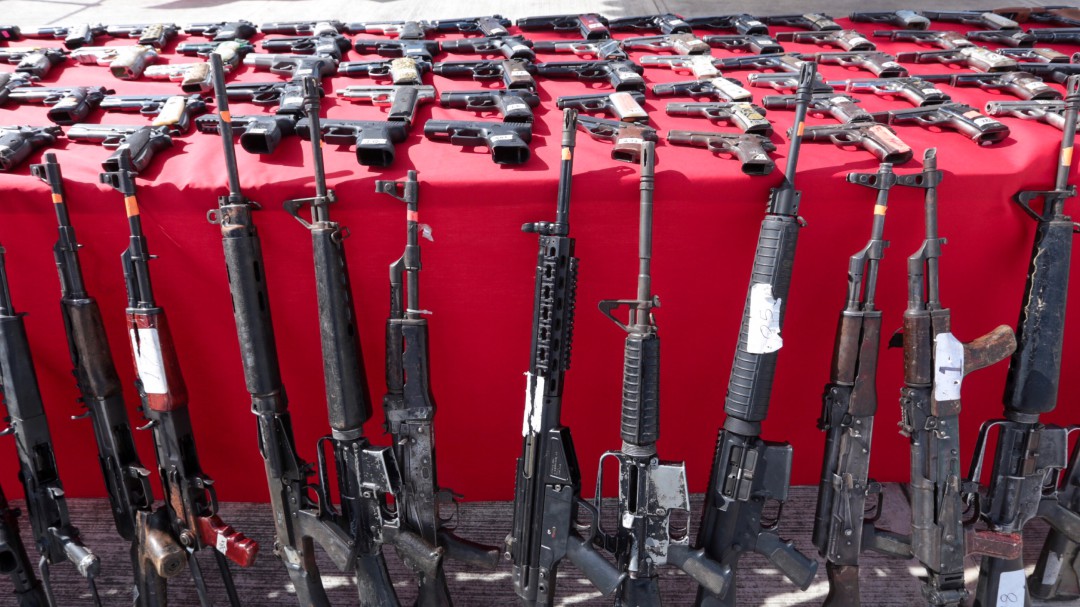 Rebasan en número las armas ilegales que entran a México: Sedena