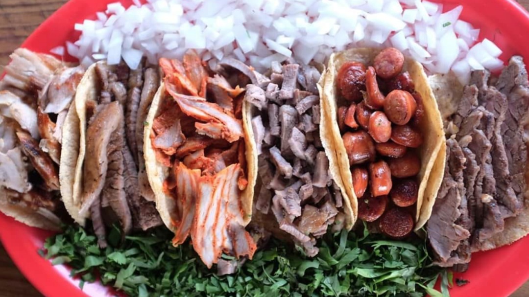 "Yo soy Takesabroso"; negocio de tacos convierte publicidad en éxito viral