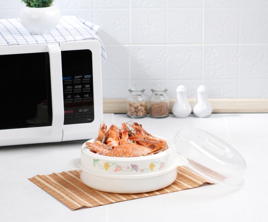 Estos son los alimentos y objetos que jamás debes meter en un microondas Estos son los alimentos y objetos que jamás debes meter en un microondas