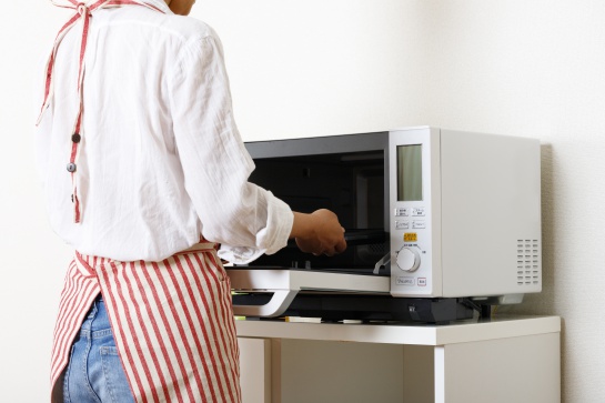 Estos son los alimentos y objetos que jamás debes meter en un microondas Estos son los alimentos y objetos que jamás debes meter en un microondas