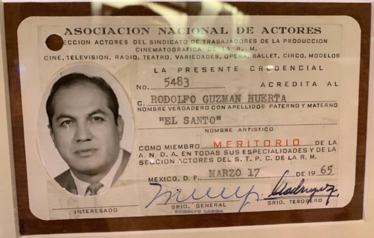 Credencial que muestra rostro de El Santo Credencial que muestra rostro de El Santo