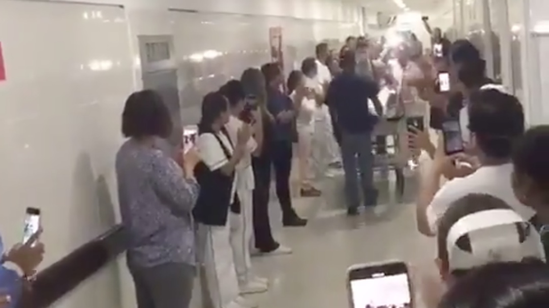 Forman pasillo de honor a joven que donó órganos en unidad del IMSS