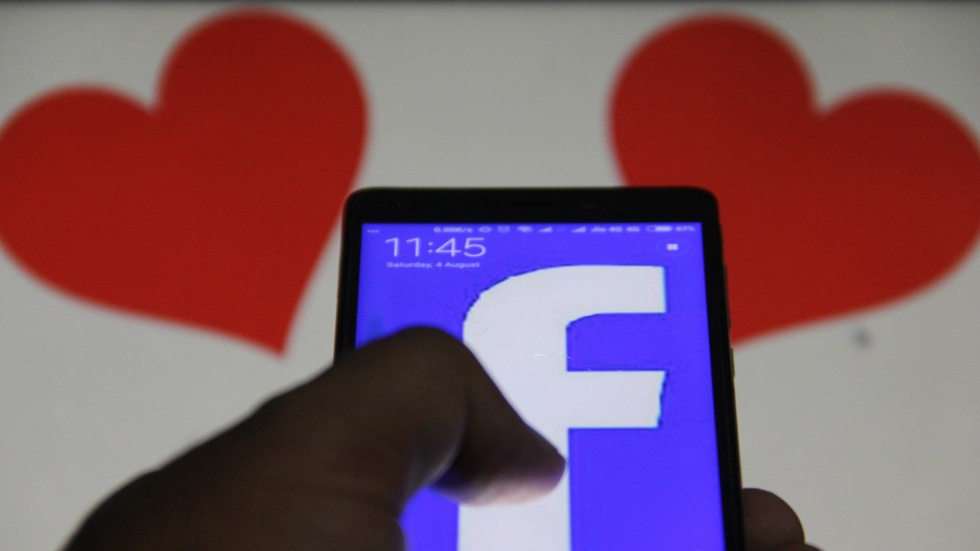 SOPITAS: Facebook Dating