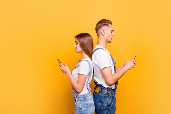 Las conversaciones de manera personal pueden generar mayor estabilidad en tu relación Las conversaciones de manera personal pueden generar mayor estabilidad en tu relación