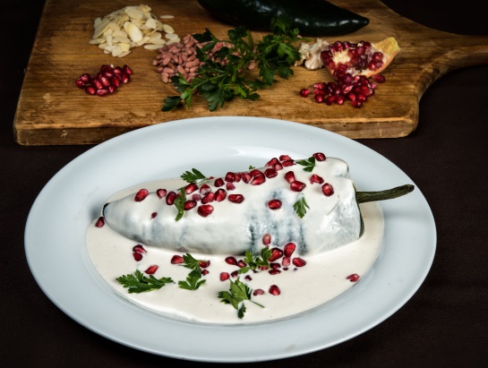 Los chiles en nogada pueden llegar a costar hasta 400 pesos Los chiles en nogada pueden llegar a costar hasta 400 pesos