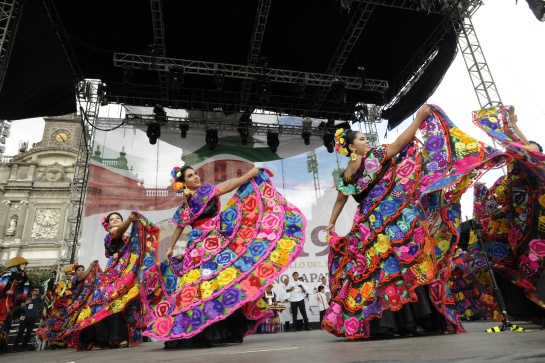 Bailes regionales previo a la ceremonia de El Grito en el Zócalo Bailes regionales previo a la ceremonia de El Grito en el Zócalo