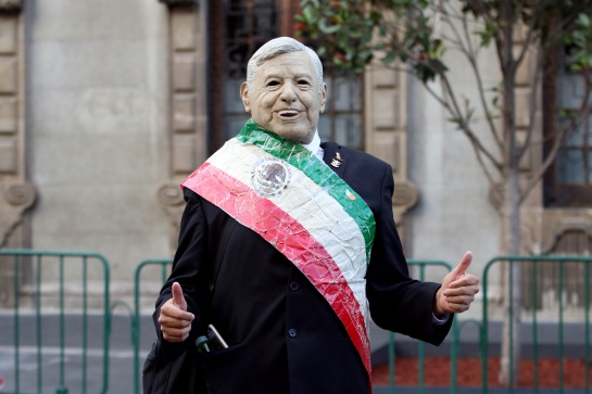 Disfraz de AMLO con la Banda Presidencial Disfraz de AMLO con la Banda Presidencial