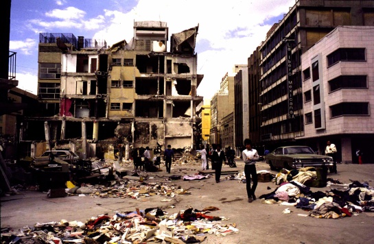 Cifras oficiales señalan que más de 1,000 costureras perdieron la vida en las 200 maquiladoras, aunque las organizaciones civiles hablan de más de 1,600 víctimas Cifras oficiales señalan que más de 1,000 costureras perdieron la vida en las 200 maquiladoras, aunque las organizaciones civiles hablan de más de 1,600 víctimas