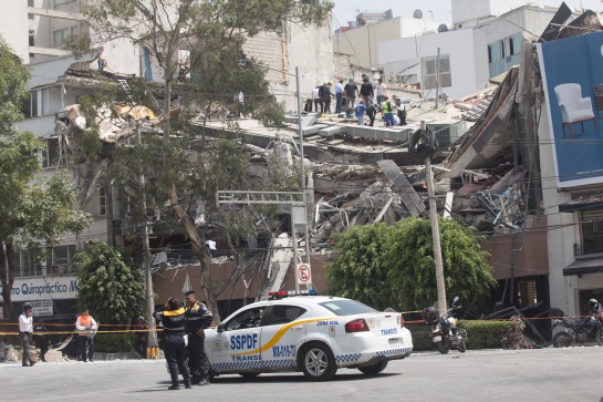 El sismo se originó en el límite de Puebla y Morelos, a 12 kilómetros al sureste de Axochiapan, y a 120 kilómetros de la Ciudad de México El sismo se originó en el límite de Puebla y Morelos, a 12 kilómetros al sureste de Axochiapan, y a 120 kilómetros de la Ciudad de México