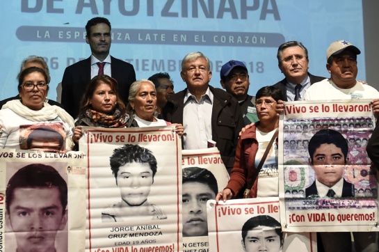 Reunión de AMLO con familiares de los 43 el 26 de septiembre de 2018 Reunión de AMLO con familiares de los 43 el 26 de septiembre de 2018