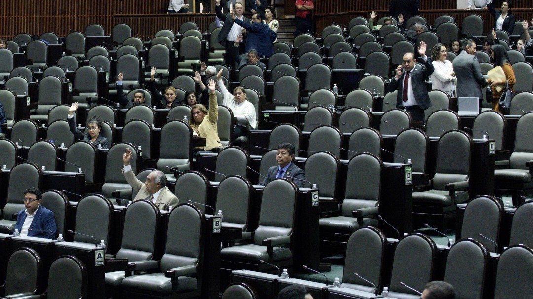 Diputados brindan deslucido homenaje a Miguel León Portilla