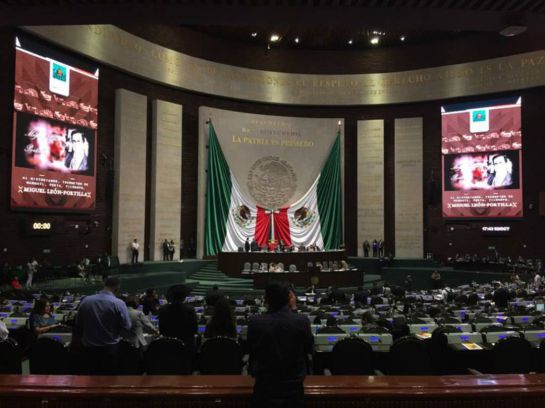 Diputados brindan deslucido homenaje a Miguel León Portilla Diputados brindan deslucido homenaje a Miguel León Portilla