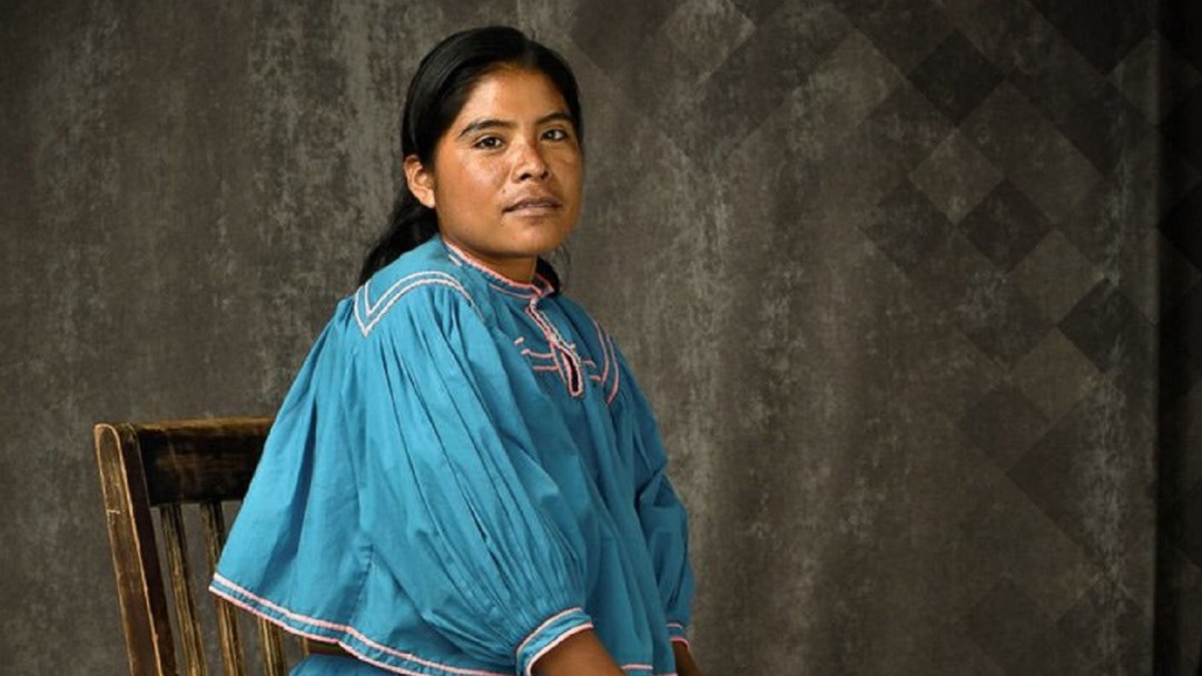 Mexicanas en Vogue; lleva a su portada a corredora rarámuri María Lorena