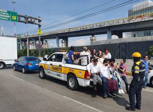 Policías federales levantan bloqueo en AICM Policías federales levantan bloqueo en AICM