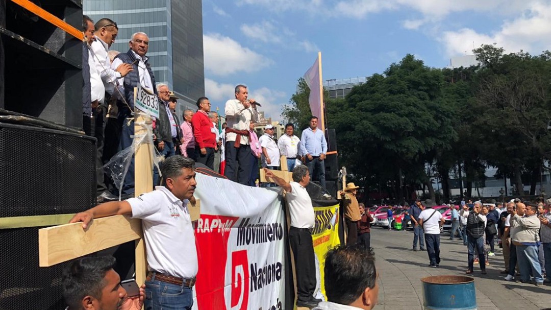 Autoridades no se comprometen: Taxistas