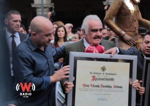 Homenajean a Vicente Fernández en vida Homenajean a Vicente Fernández en vida