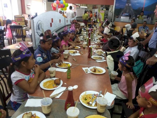 Con los fondos recaudados logró llevar a los 26 alumnos Con los fondos recaudados logró llevar a los 26 alumnos
