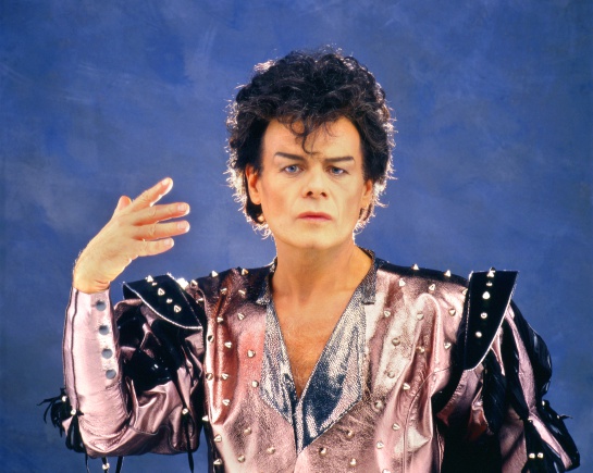Gary Glitter vendió más de 20 millones de discos durante su carrera Gary Glitter vendió más de 20 millones de discos durante su carrera