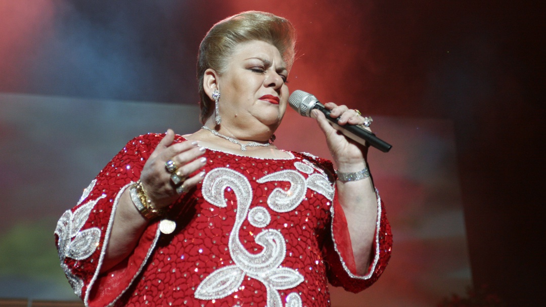 Hospitalizan a Paquita la del Barrio por problema pulmonar