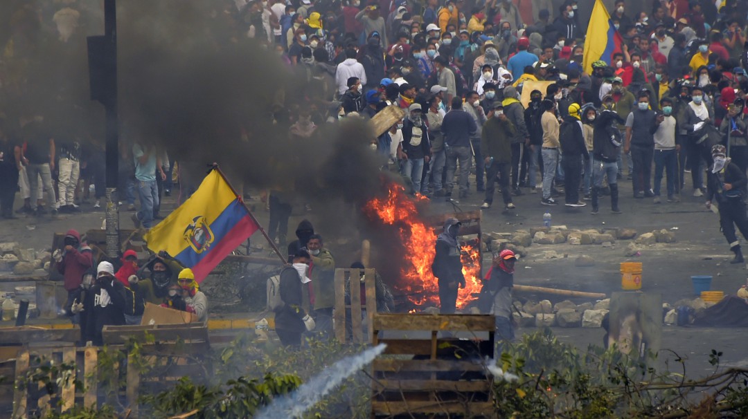 Ecuador decreta nuevo toque de queda y "militarización" por protestas