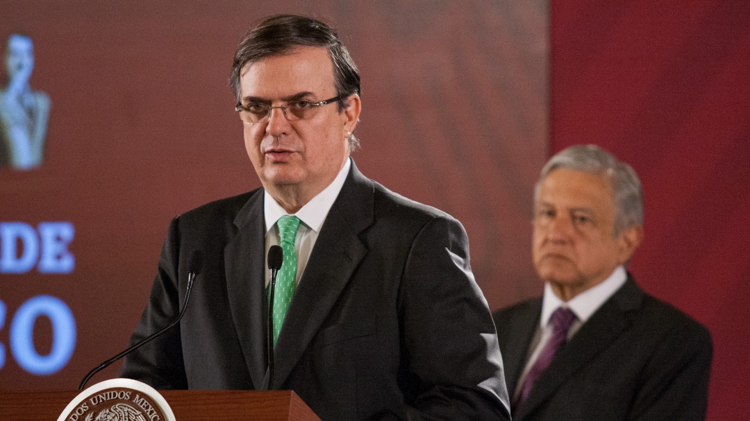 Envía AMLO pésame a Ebrard por muerte de su padre