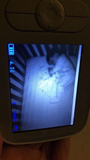 mama-vigila-a-su-bebe-ve-fantasma mama-vigila-a-su-bebe-ve-fantasma