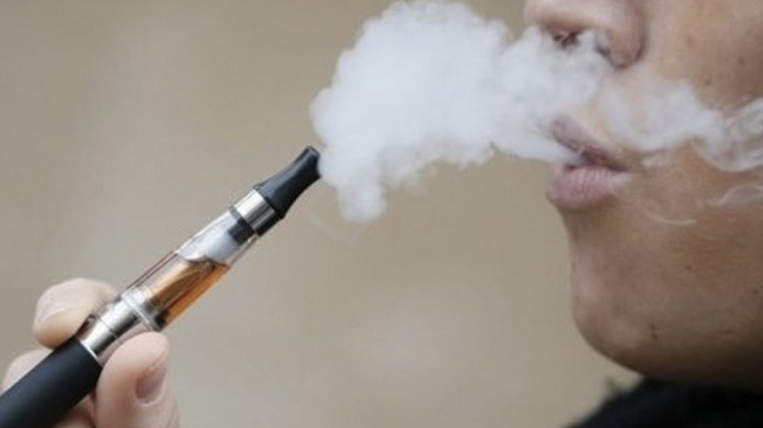 Cigarros electrónicos no son tan efectivos