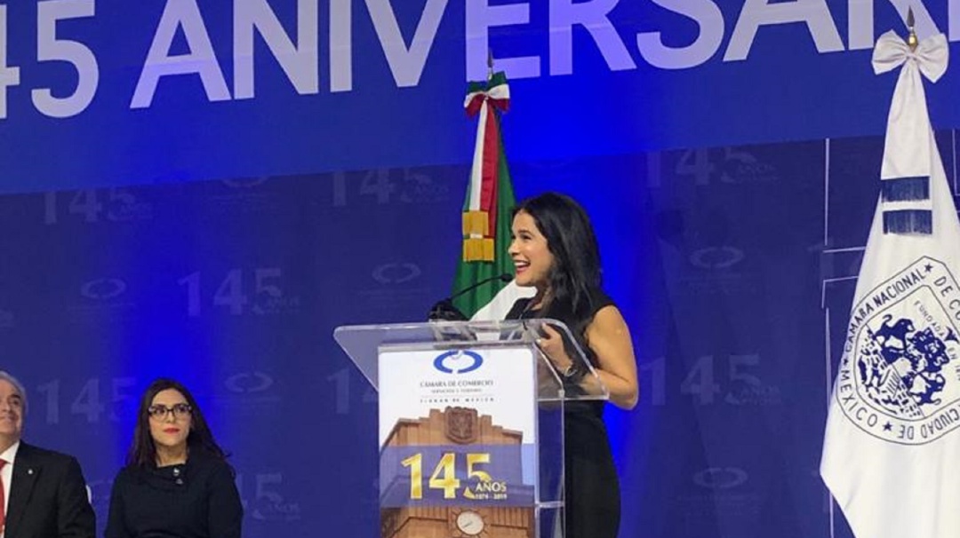 Martha Debayle recibió la medalla al mérito empresarial de la Canacope