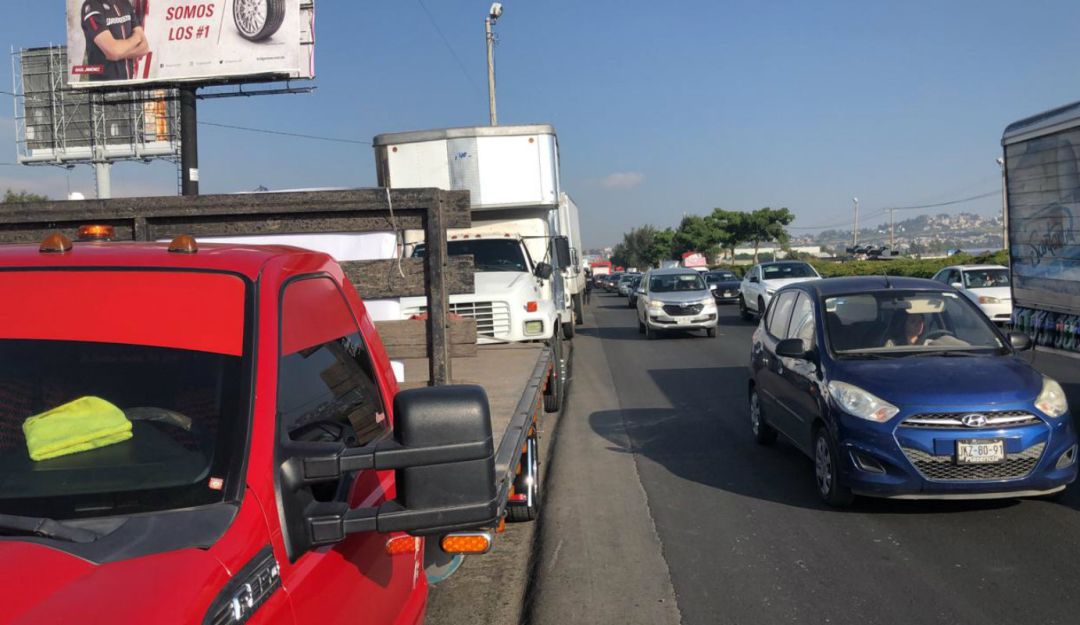 Transportistas de la AMOTAC se manifiestan en carretera a Chapala - W Radio México