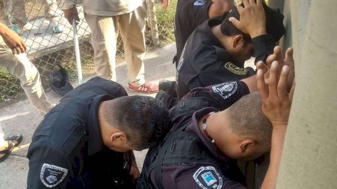 Matan a 6 reos en penal de Atlacholoaya en Morelos