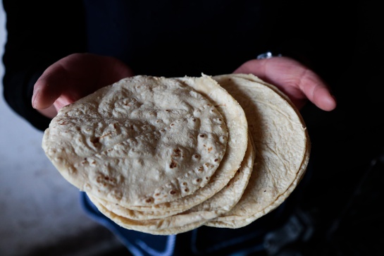 Actualmente el precio de la tortilla está entre 15 y 20 pesos en todo el país Actualmente el precio de la tortilla está entre 15 y 20 pesos en todo el país