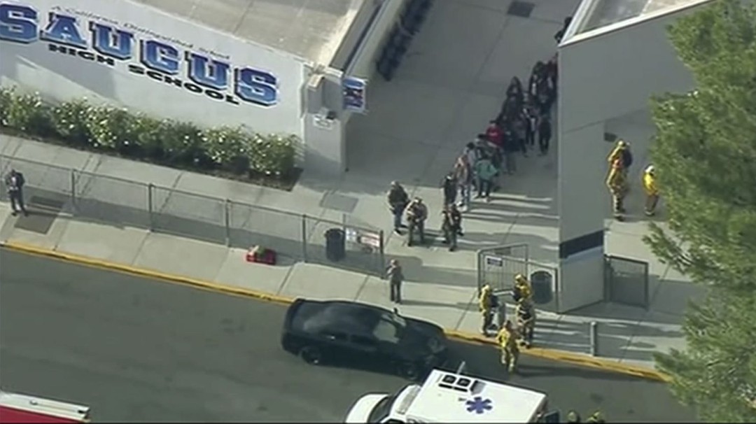 Tiroteo en escuela de California deja un muerto