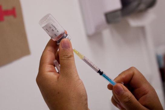 Es importante recalcar que esta inyección solo debe de ser aplicada por un profesional de la salud y bajo anestesia local Es importante recalcar que esta inyección solo debe de ser aplicada por un profesional de la salud y bajo anestesia local