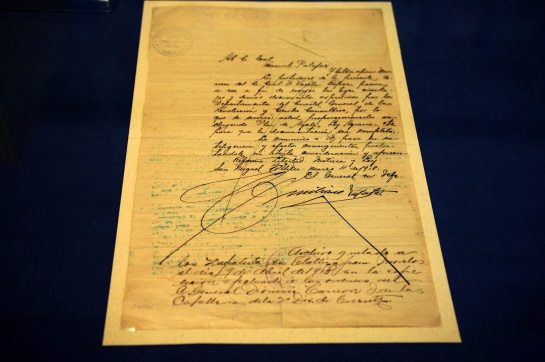 La universitaria compartió la emoción de conocer la letra de Emiliano Zapata y su firma La universitaria compartió la emoción de conocer la letra de Emiliano Zapata y su firma