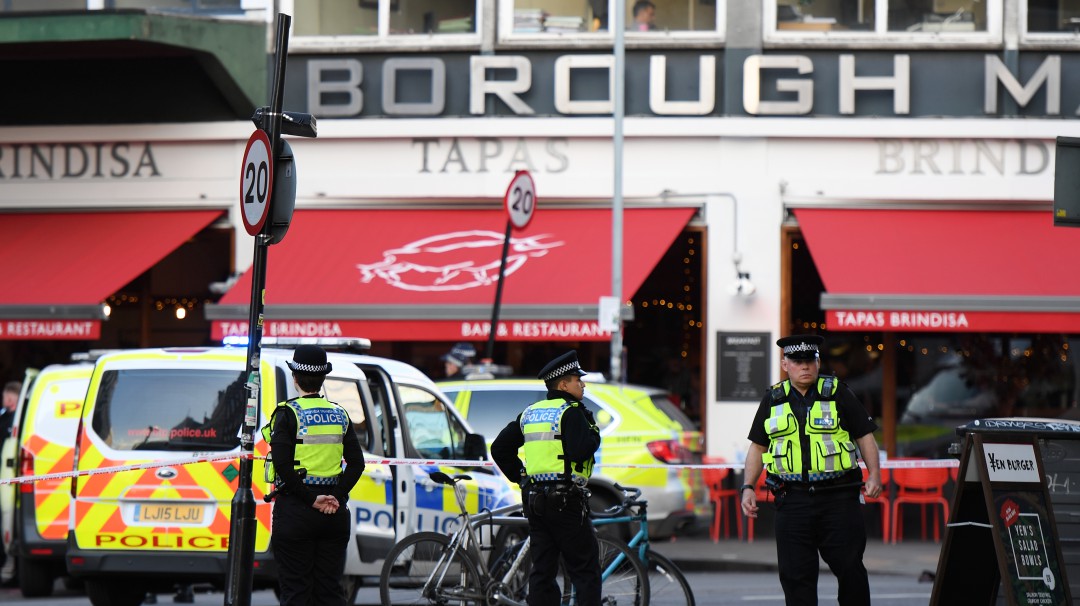 La policía británica corta el puente de Londres por un tiroteo