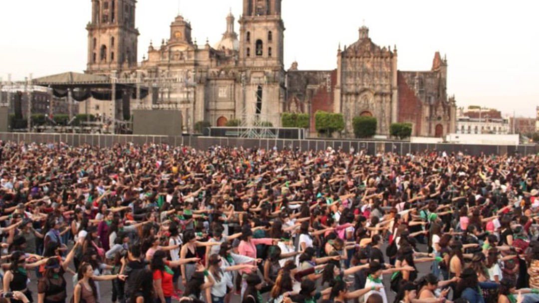 Al grito de #UnVioladorEnTuCamino; protestan contra violencia de género