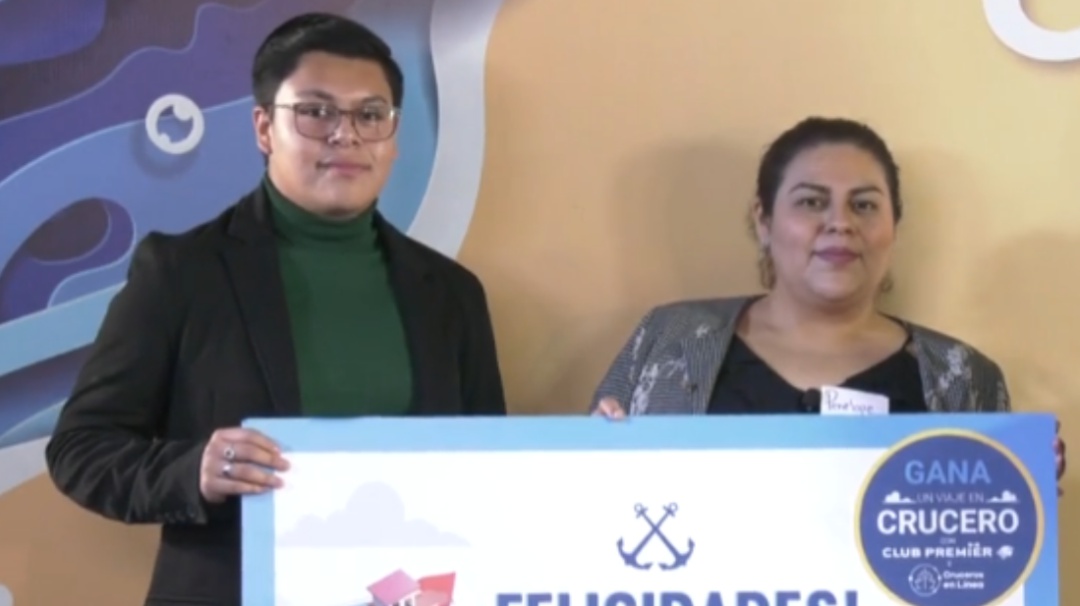 Ella es la ganadora de un viaje en crucero con Club Premier