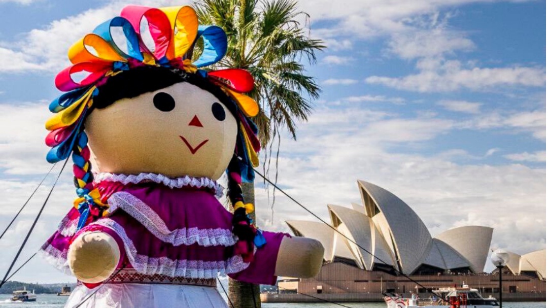 Llega la gigante Lele a la primera Feria de la Muñeca Otomí en la CDMX