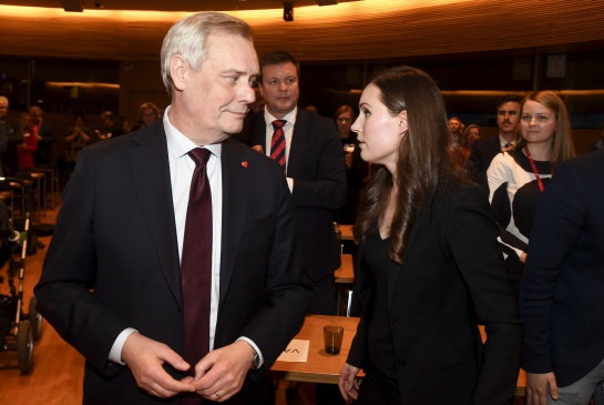 Sanna Marin y Antti Rinne, quien tuvo que dimitir tras perder el apoyo sus aliados de coalición por sus decisiones durante una huelga de correos Sanna Marin y Antti Rinne, quien tuvo que dimitir tras perder el apoyo sus aliados de coalición por sus decisiones durante una huelga de correos