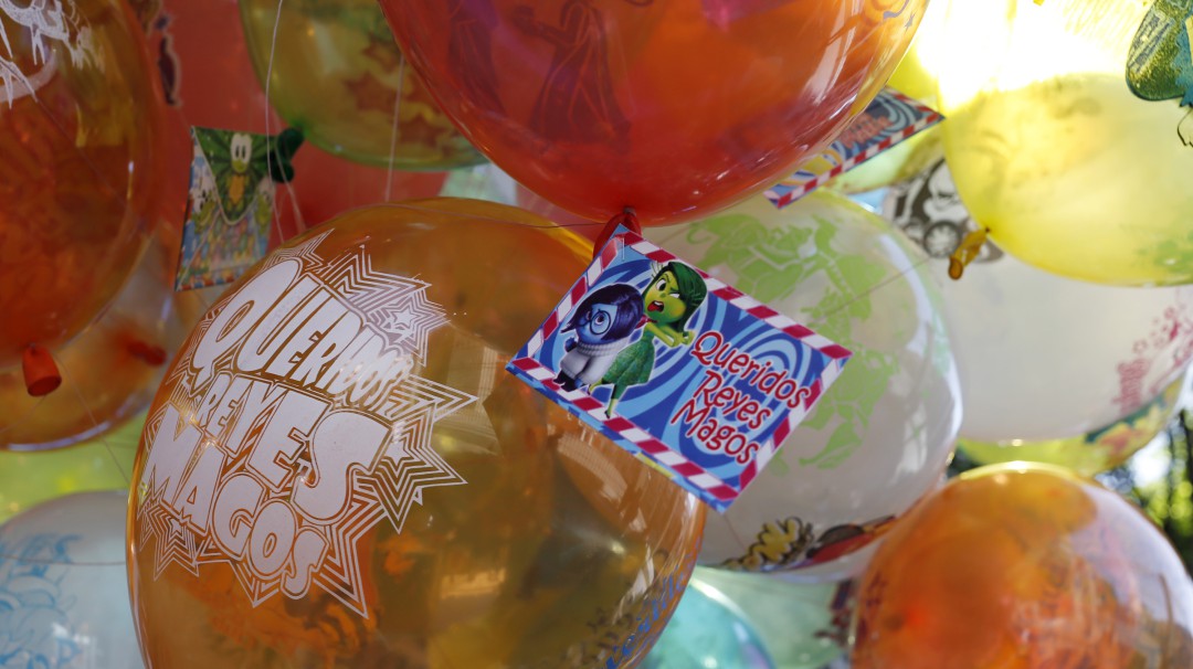 "Queridos Reyes Magos"; piden mandar carta sin globos