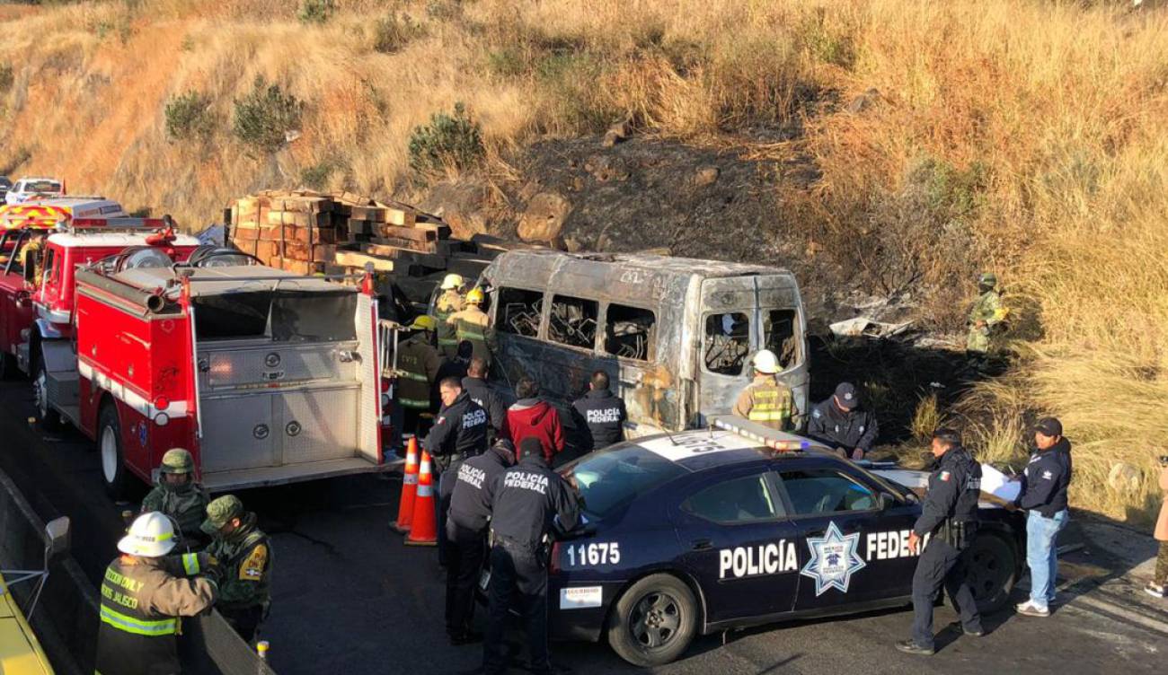 Sube a 14 el número de fallecidos en accidente de autopista a