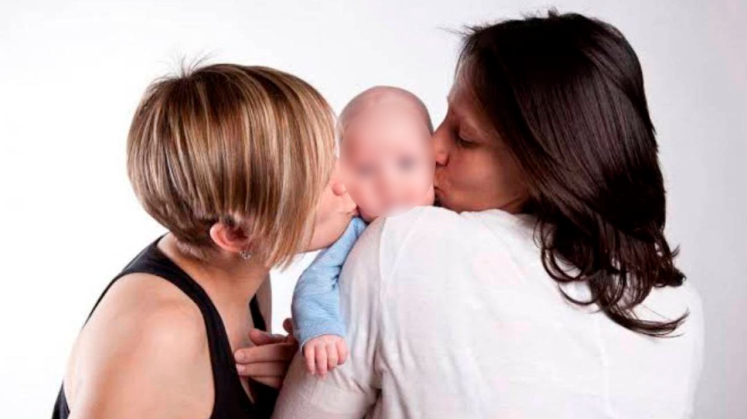 Uniones lesboparentales tienen derecho al reconocimiento de sus hijos: SCJN