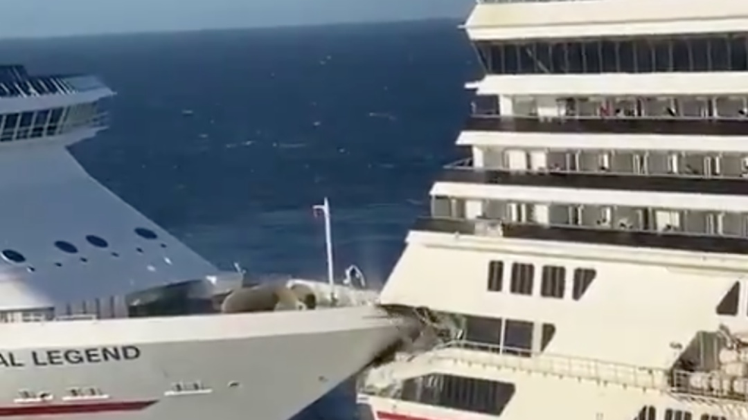 De película: Chocan 2 cruceros frente a costa de Cozumel