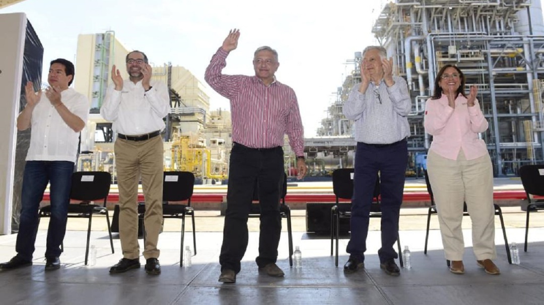 Manda AMLO "al carajo" a dirigentes sindicales abusivos