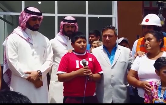 Empresario árabe cumple la promesa de regalarle una casa a niño peruano Empresario árabe cumple la promesa de regalarle una casa a niño peruano